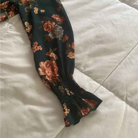 J for justify floral smocked long sleeve top - Picture 3 of 7